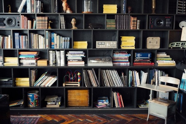 6 tips merawat koleksi buku agar awet